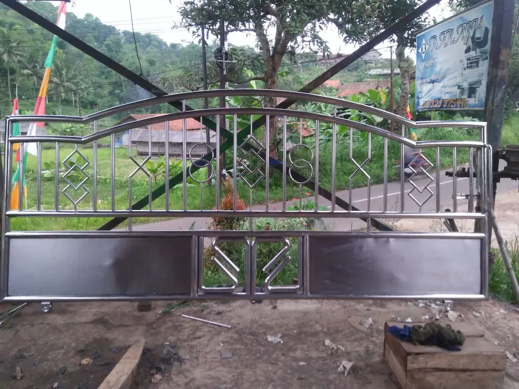 Jasa Pembuatan Pagar Stainless Profesional